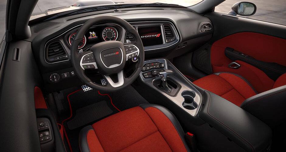 What are some features of the 2015 Dodge Challenger?