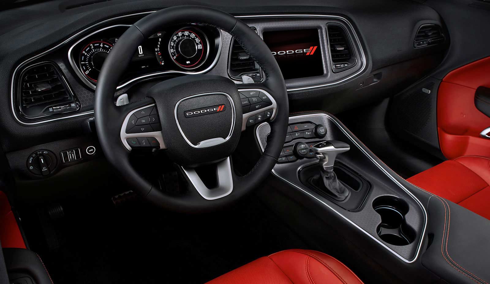 2015-challenger-interior-technology-1.jp