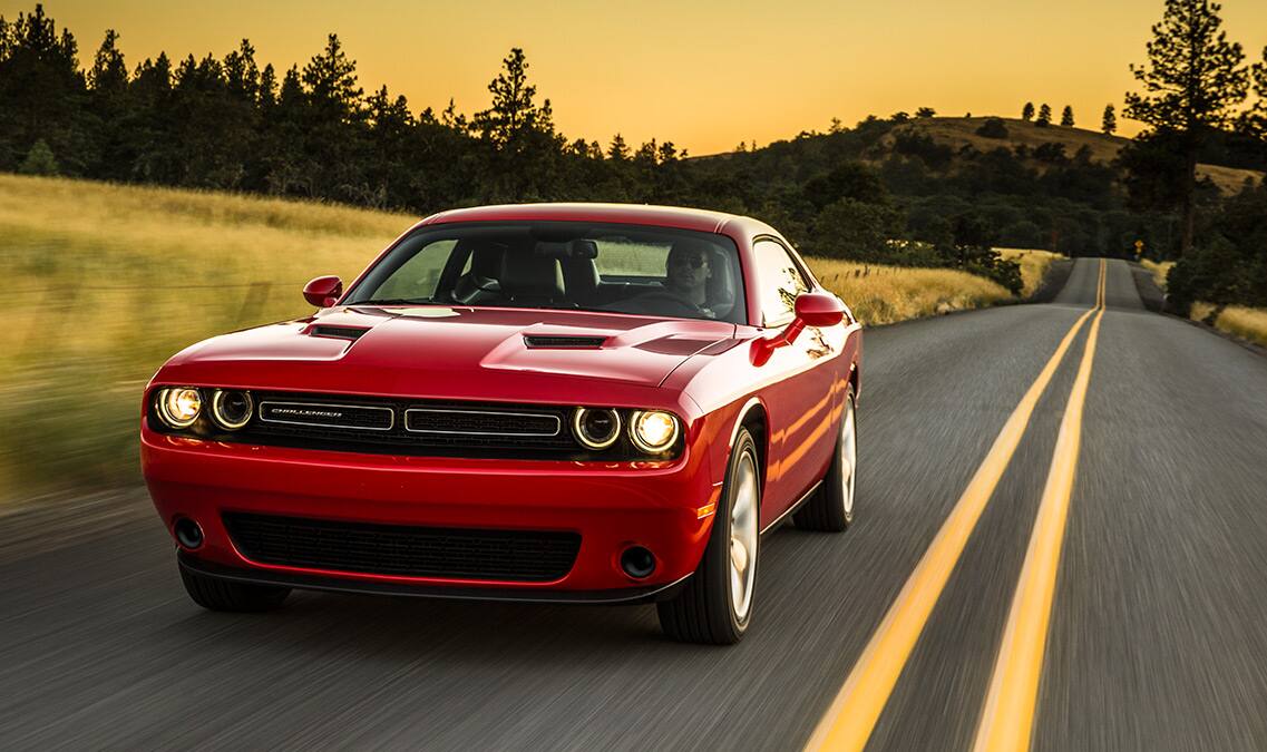2016 Dodge Challenger SXT Front View