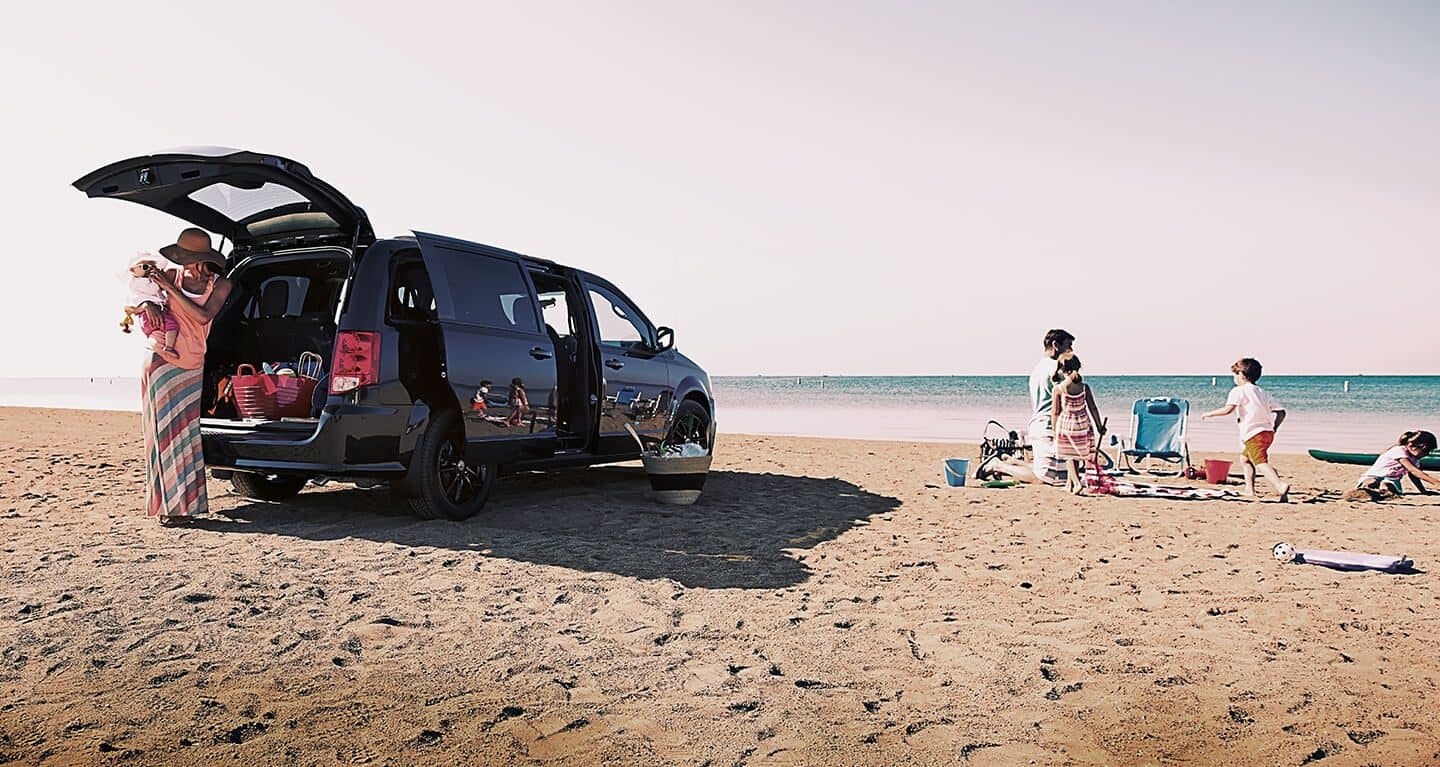 2020 dodge grand caravan minivan images